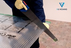 [Lưu ý] cắt tấm nhựa lấy sáng poly đúng cách