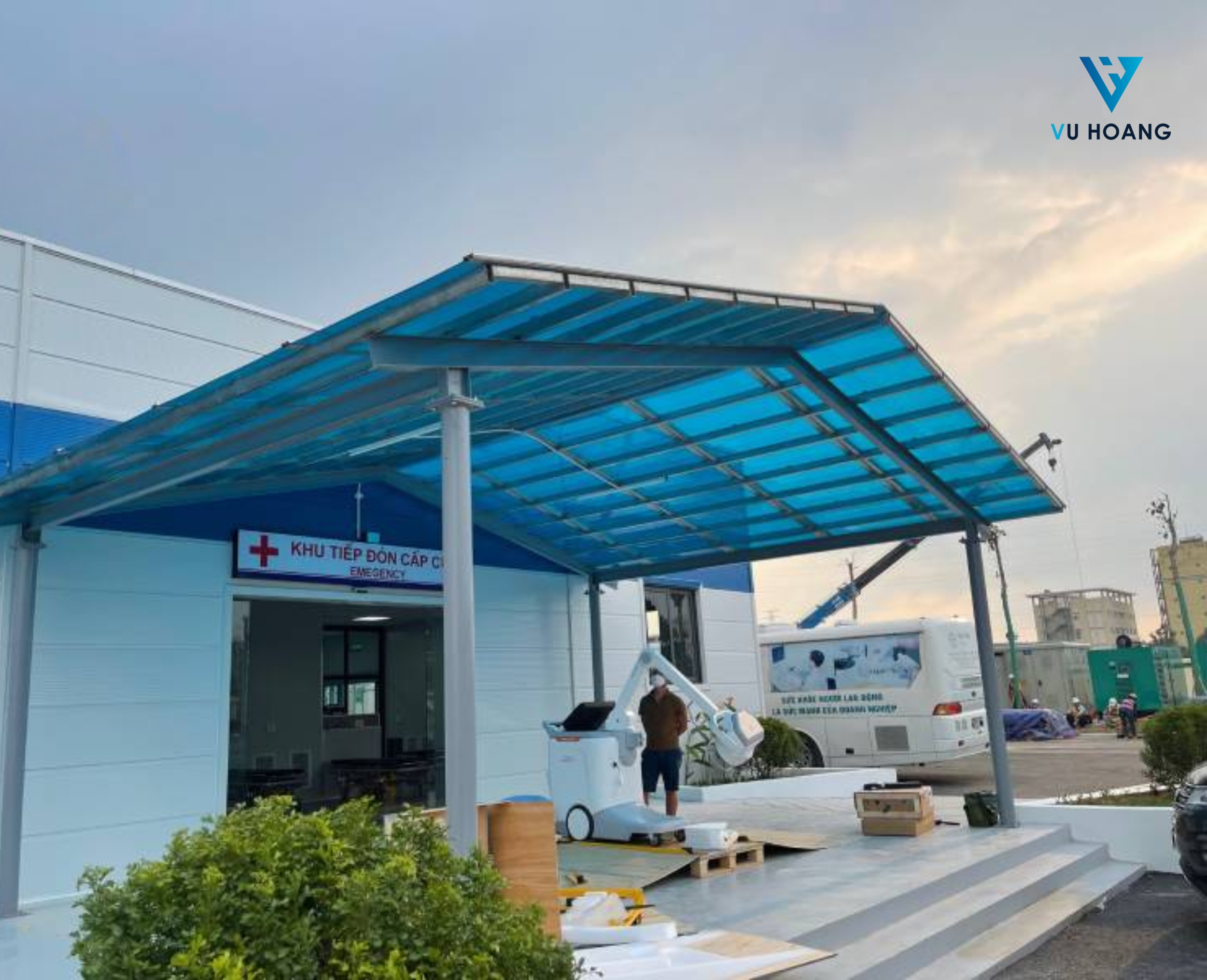 M&aacute;i lợp bệnh viện d&atilde; chiến H&agrave; Nội