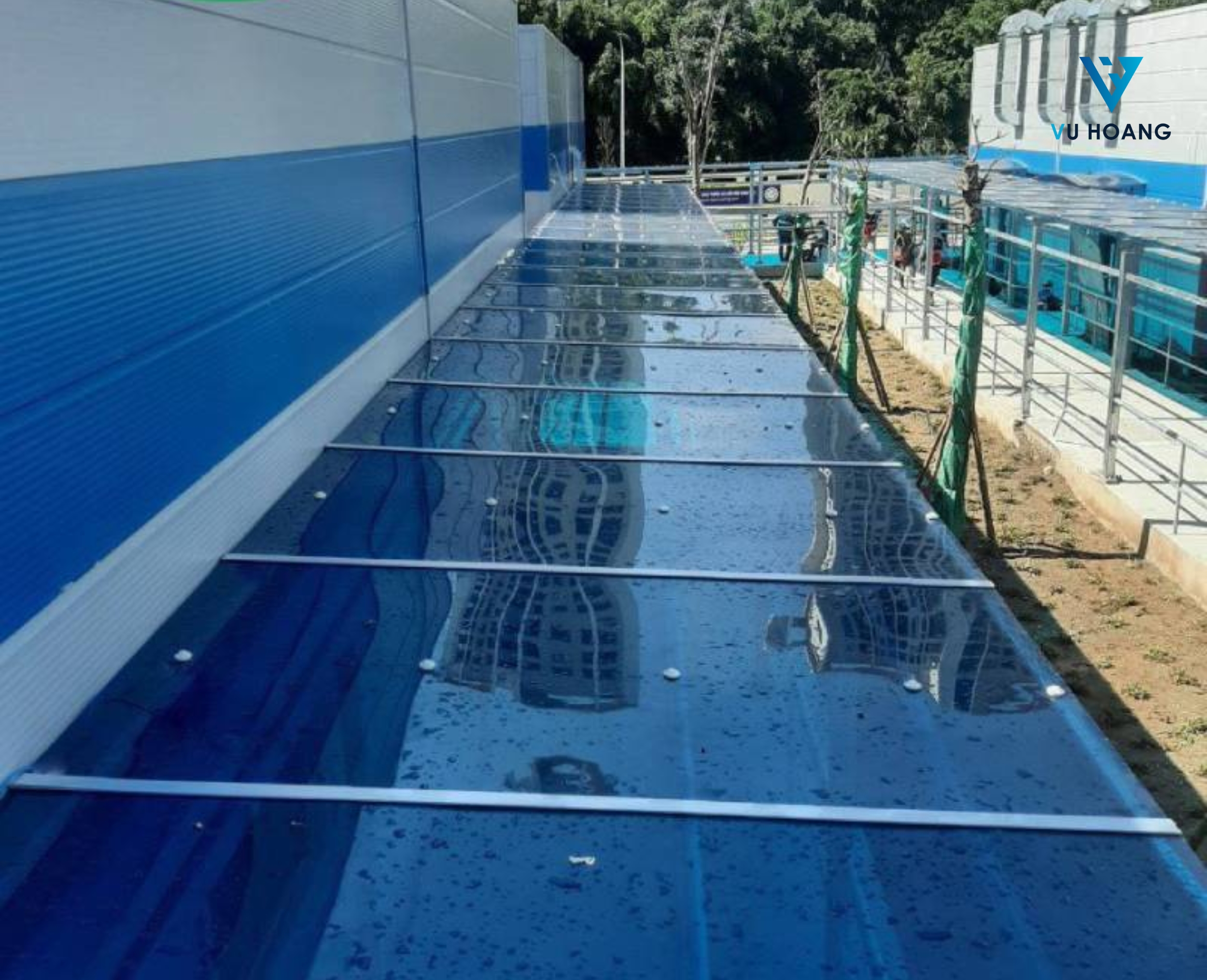 M&aacute;i lợp Polycarbonate m&agrave;u xanh
