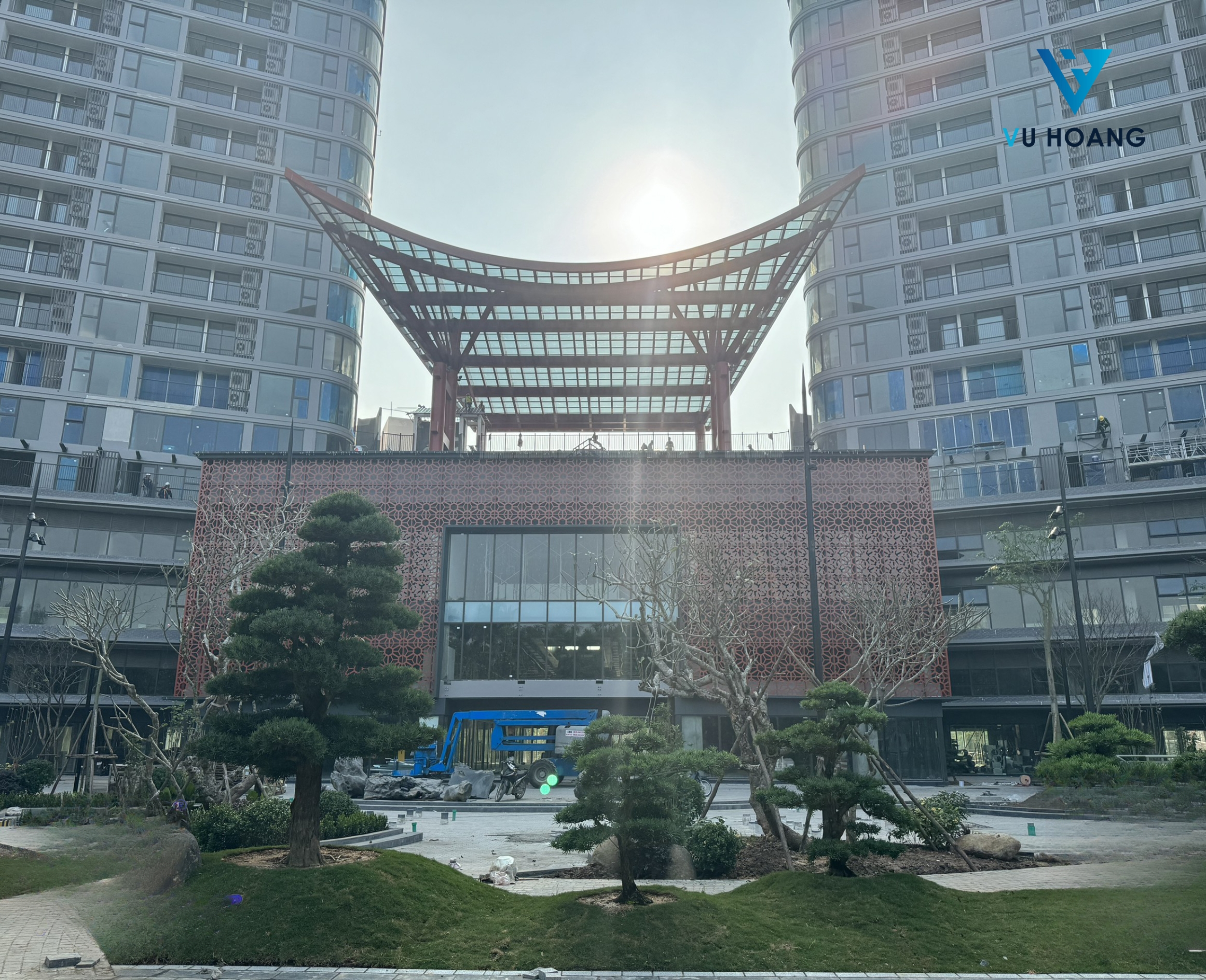 Thi công mái sảnh tòa heaven park residence
