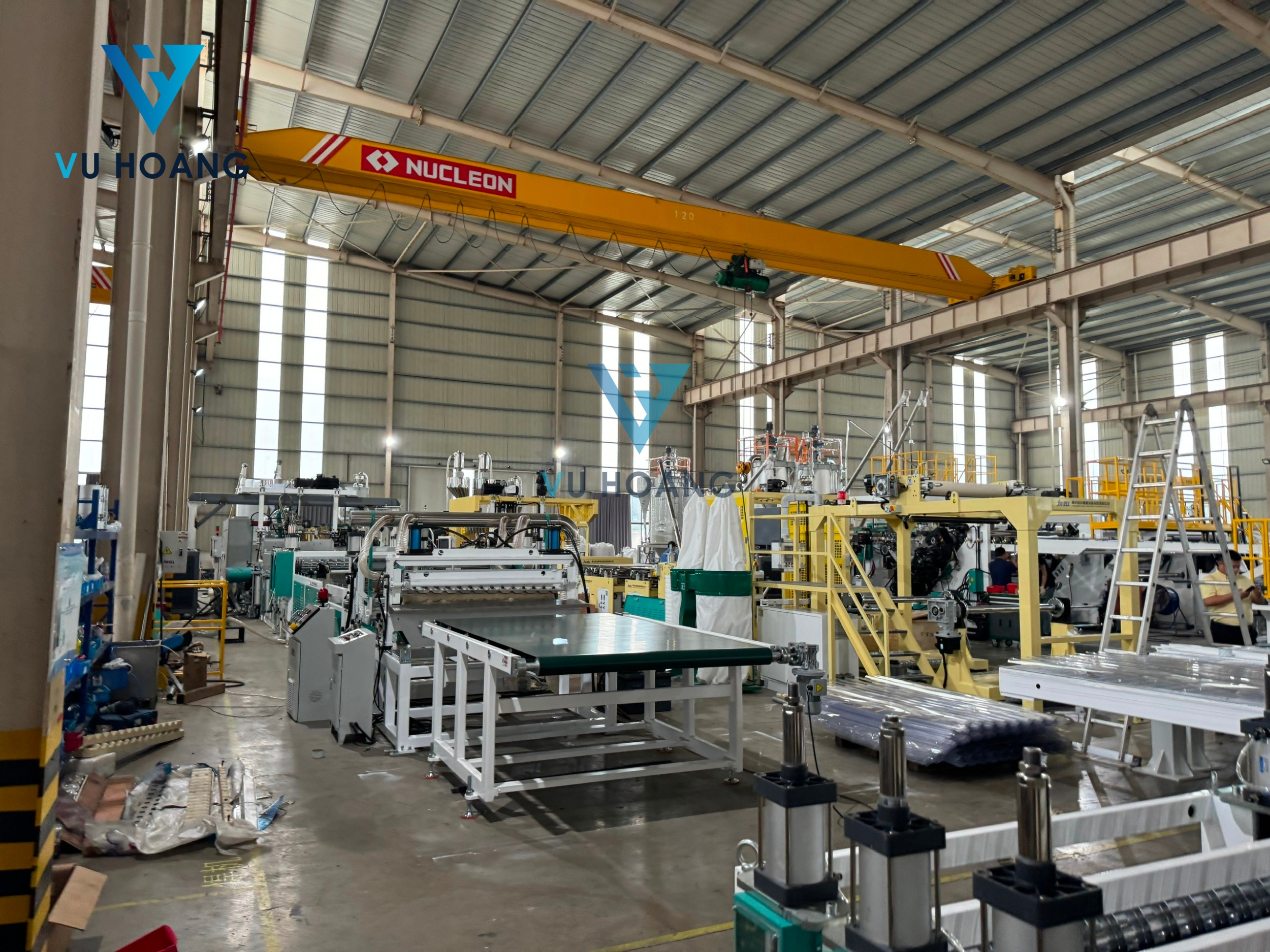 Nh&agrave; m&aacute;y sản xuất sản phẩm Polycarbonate