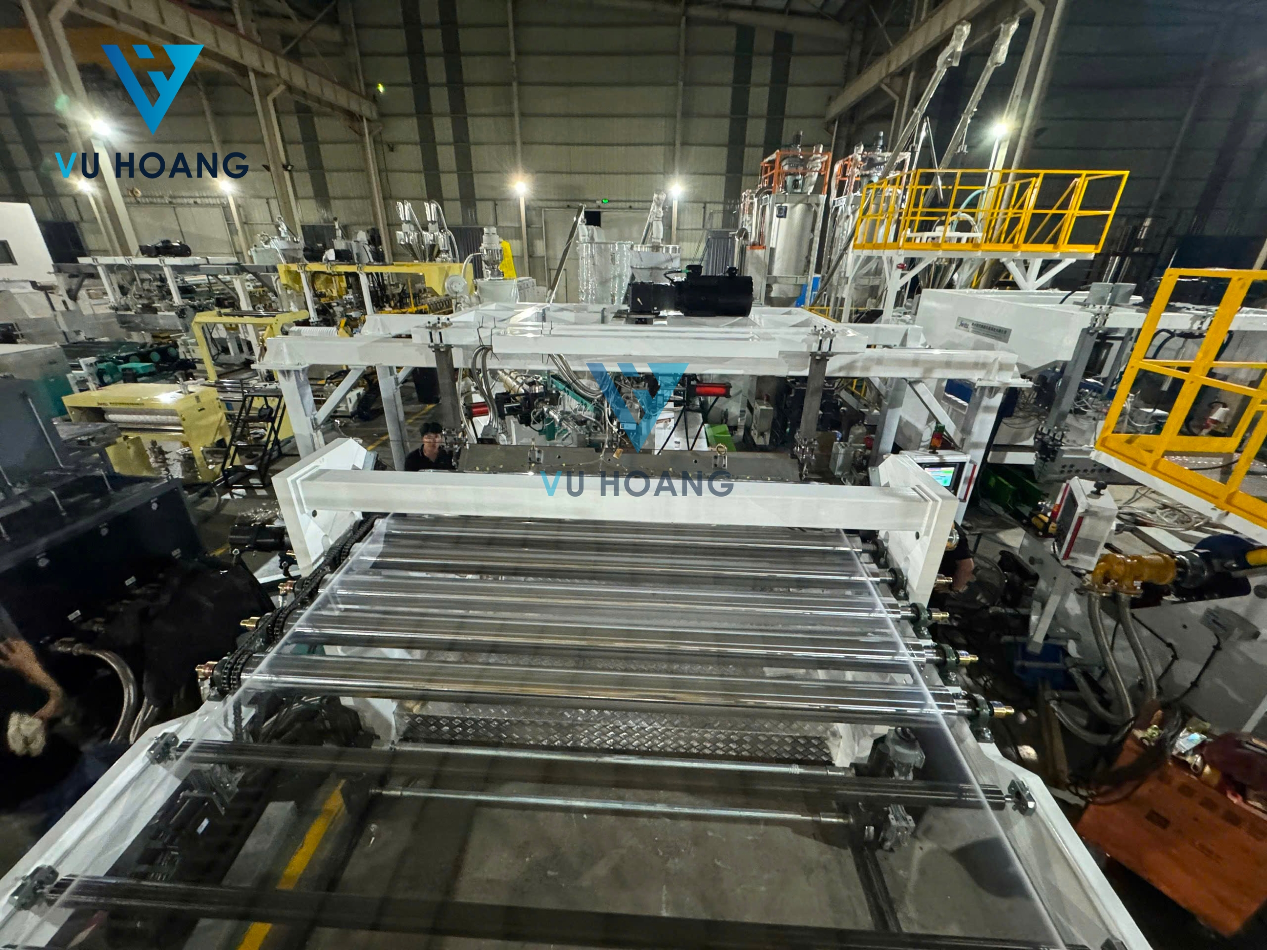 Sản xuất tấm nhựa Polycarbonate