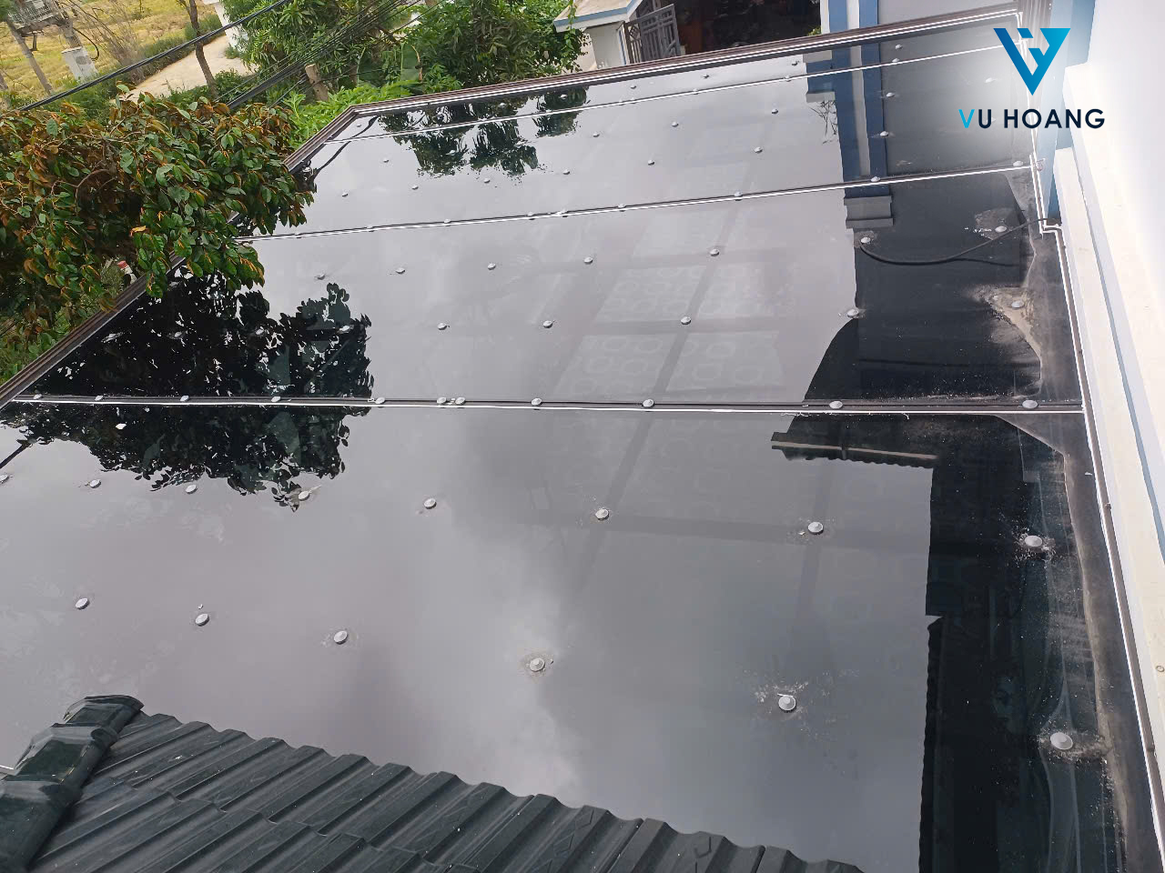 Có nên thay mới khi tấm poly bị xước?