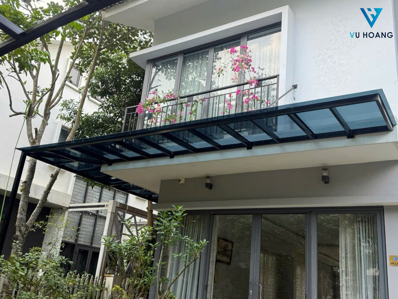 Tấm poly đặc, rông, sóng, loại nào chống mưa đá tốt nhất?